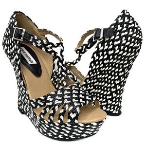 Steve Madden “EasyE” Woven Platform Wedge Size 8.5